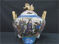 ORIENTAL PORCELAIN LIDDED DOUBLE HANDLED URN