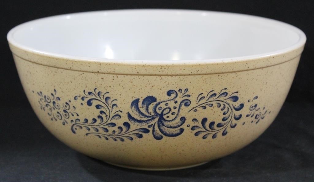 Homestead Pyrex Mixing Bowl #404