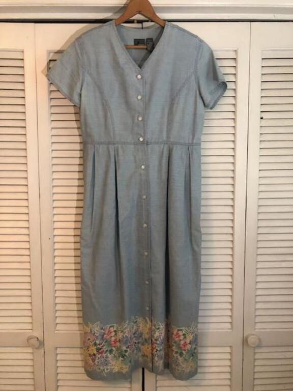 VINTAGE CLOTHING AUCTION - ENDS 5/7/2024