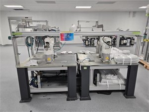 Dual Robot Analyzer Assembly Station