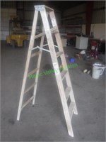 Wooden Ladder 6'
