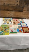 8 Vintage Peanuts / Charlie Brown Books