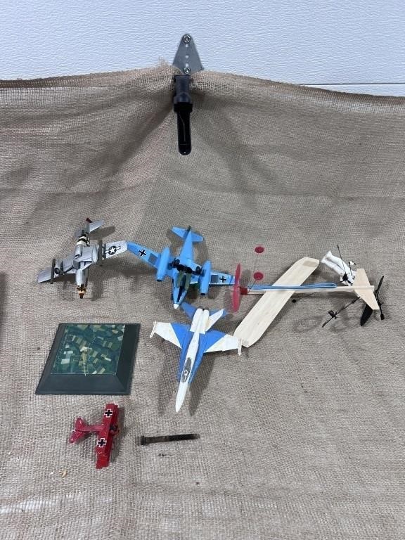 model airplane items