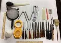 Kitchen Lot w/ knives