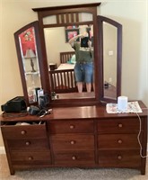Kincaid dresser with 3-piece mirror