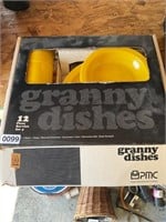 12 piece yellow granny dishes