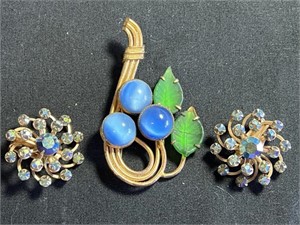 Vintage brooch and earrings