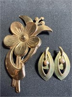 Vintage gold tone brooch & earring Earrings