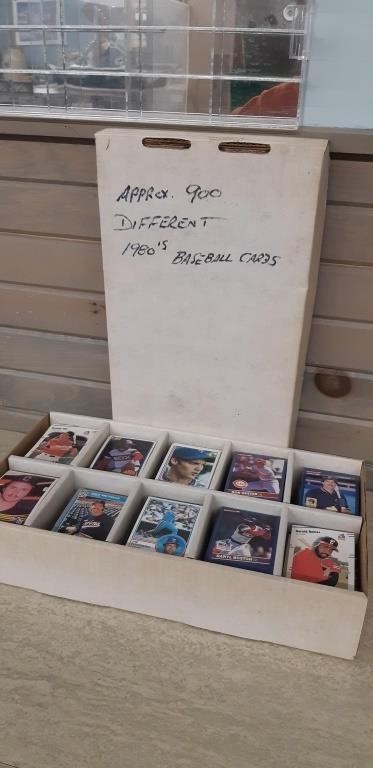 Approximately 900 different 1980s Baseball cards