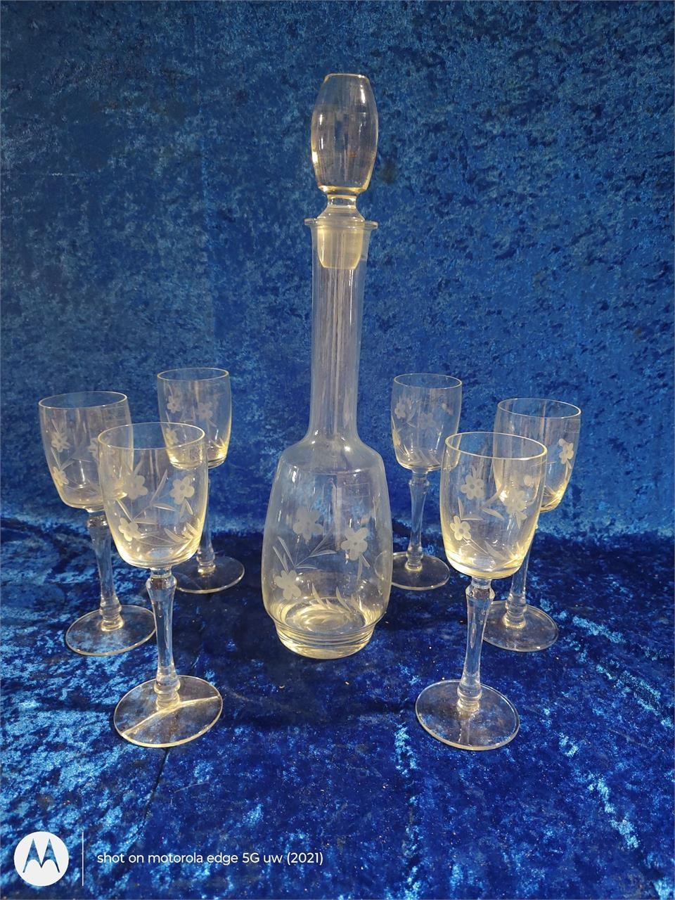 VINTAGE ETCHED CRYSTAL DECANTER AND 6 GLASSES