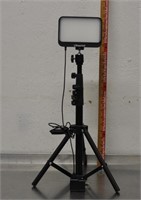 LED light , extendable tripod stand, tested