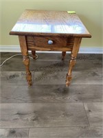 2 Oak wood end tables with single drawers.