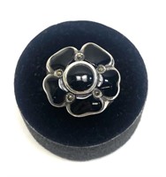 Sterling silver flower design ring with inlaid