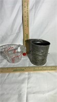 Sifter & measuring cup x