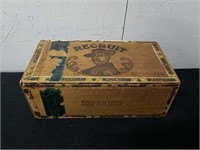Vintage 10.25x 5.25x 4 in recruit cigar box