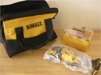 Dewalt Cordless Osculating Tool In Zippered Case