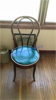 Bow back chair