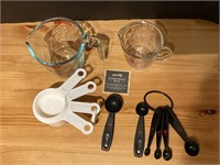 Lot of Kitchen Measuring Cups & Spoons