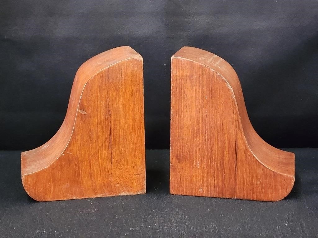 WOODEN BOOKENDS