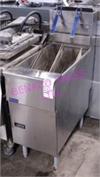 1X, 40LB PITCO SG14 DEEP FRYER NAT GAS W/ BASKETS