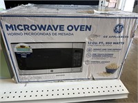 GE Microwave oven 1.1 cu ft