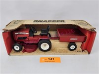 ERTL Snapper 1/12 Lawn Tractor & Trailer 1988