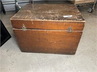Primitive wood box (great storage)