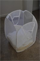 Portable Hamper with Sheets