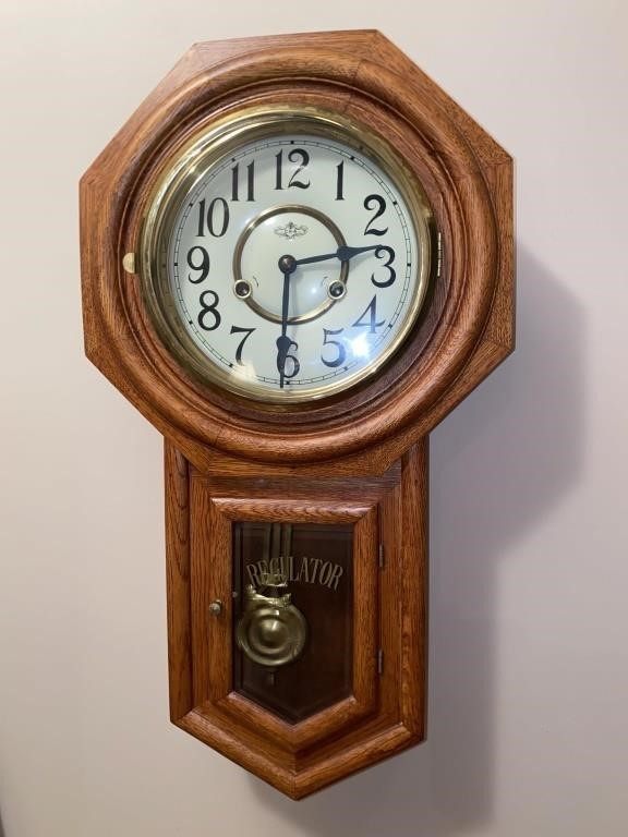 Regulator wall clock with key. Tested