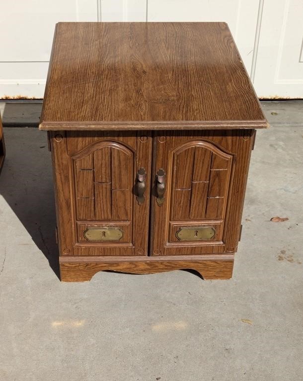 End Table w/ Cabinet