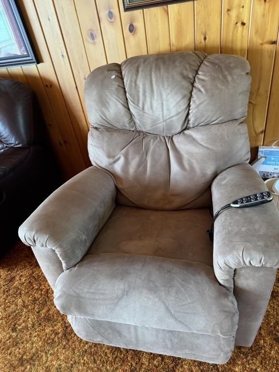 LIFT CHAIR - needs cleaning
