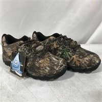 8 FANS MENS US 11 CAMO HIKING SHOES- MISSING