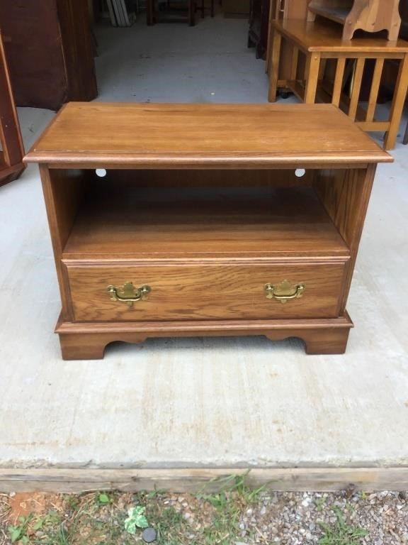 Pennsylvania House Entertainment Cabinet with One