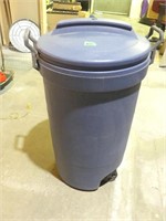Rubbermaid Garbage Can w/ Wheels, used