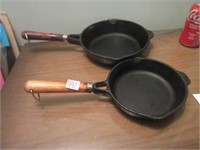 cast frying pans .