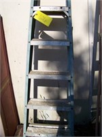 5' Fiberglass Step Ladder (Steps on Both Sides)