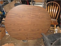 TABLE W/LEAF-NEEDS TO BE DUSTED-NO CHAIRS