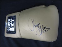 THOMAS TOMMY HEARNS SIGNED BOXING GLOVE