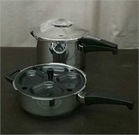 Box-2 Duromatic Pans With Egg Poacher