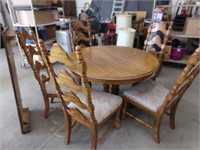 Dinning table with leaf and 5 chairs