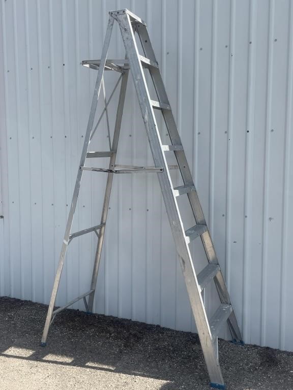 Aluminum Stepladder - 8Ft closed