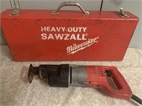 Milwaukee heavy duty Sawzall in box works
