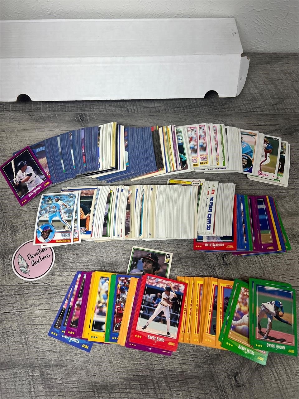 Large lot of baseball cards