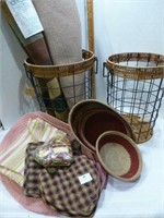 NEW 2 Baskets / 2 Rugs 22"x36" / Table Napkins