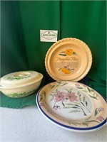 2 Pie Dishes & oven safe casserole w/lid