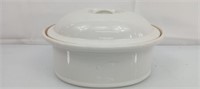 10" ceramic dish with vented lid