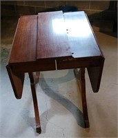 Claw foot drop leaf table and 1 leaf.