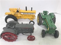 3 Tractor Scale Models: Minneapolis-Moline G1000,