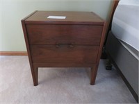 Bedside/end table with drawers