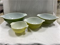 Set Pyrex Nesting Bowls